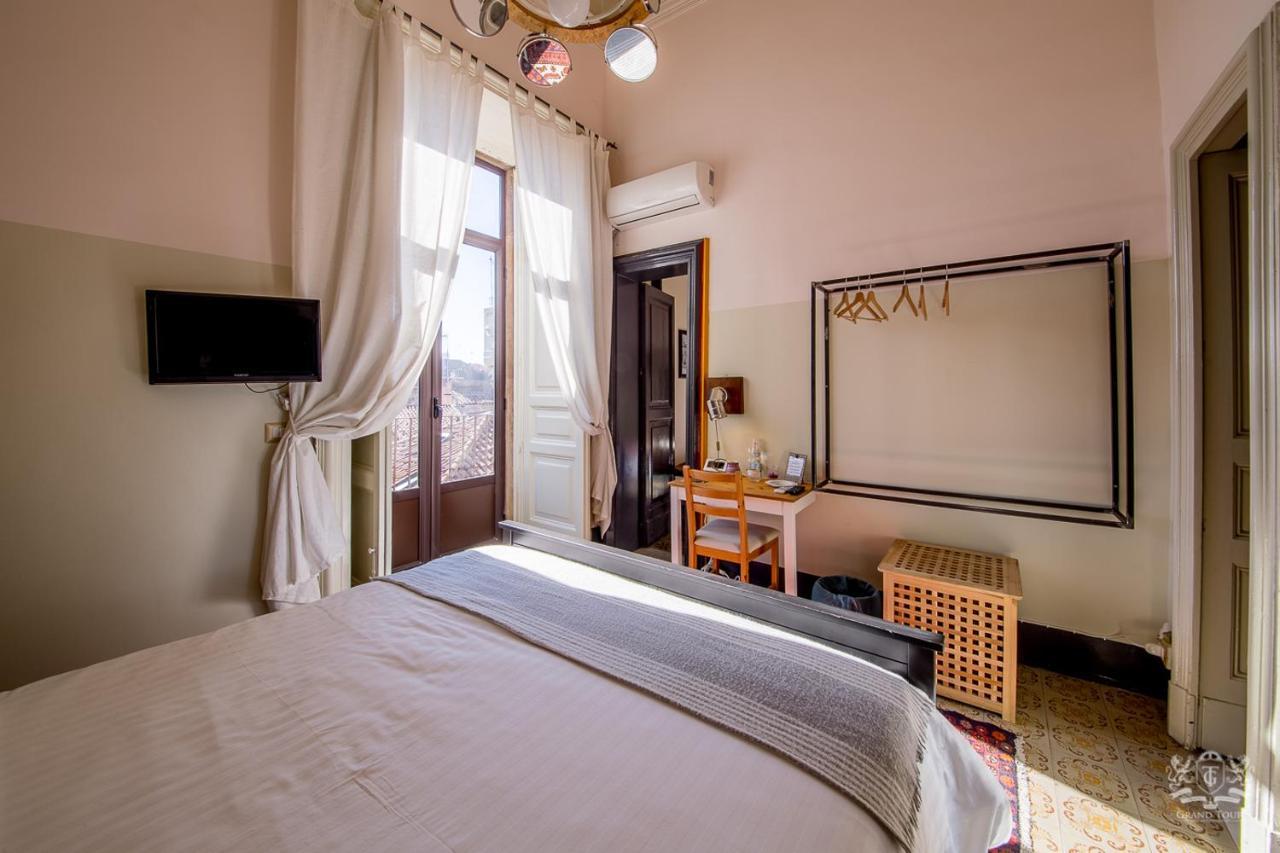 Grand Tour Design Self Check-in Couette-café