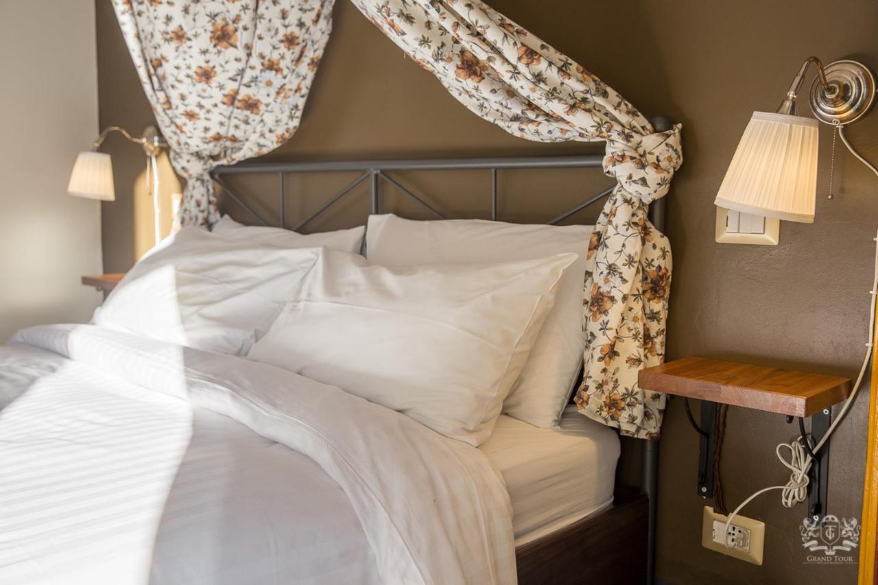 Grand Tour Design Self Check-in Bed & Breakfast